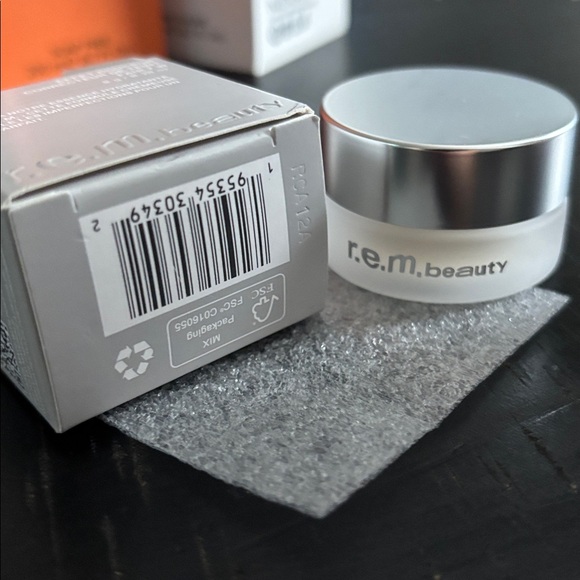 R.E.M. Beauty Fair 7W Correcteur de Teint Concealer New 8g - Picture 4 of 6